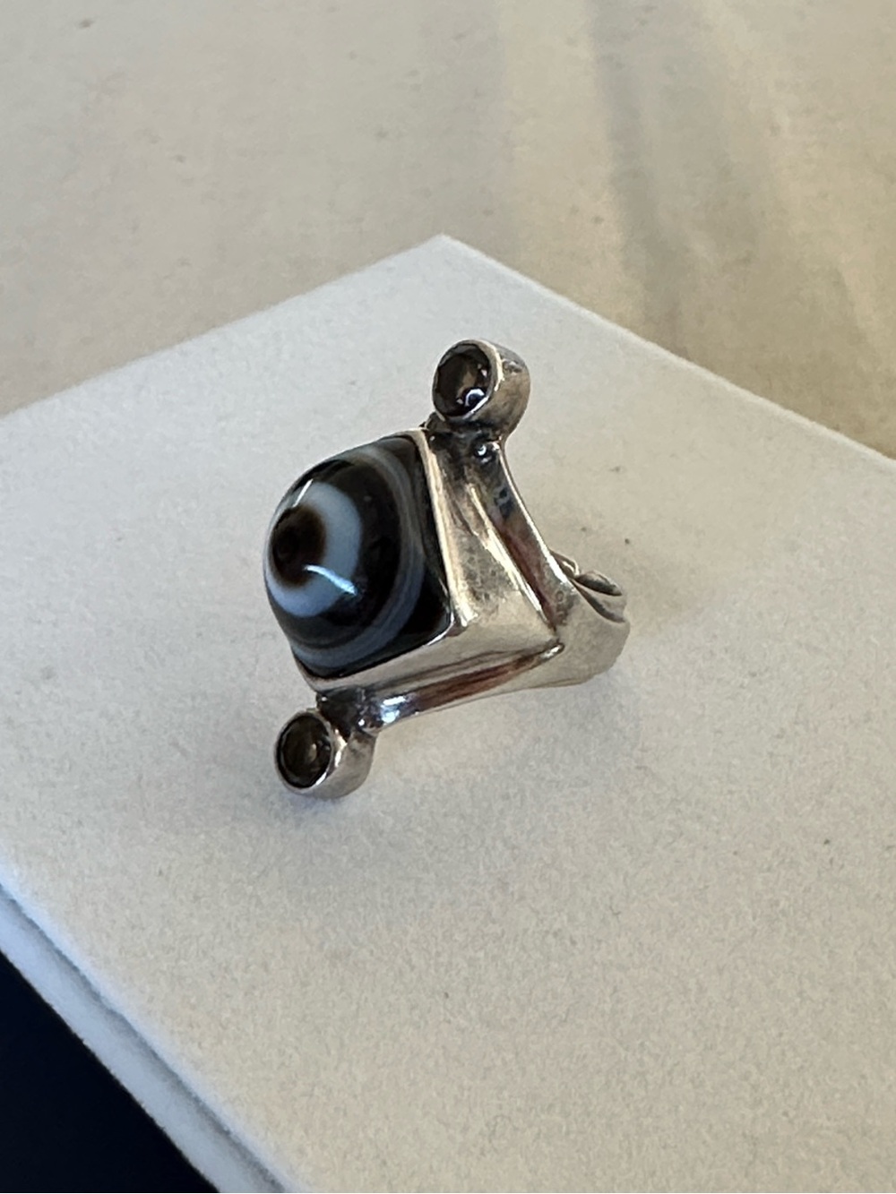 Sterling Silver Agate Eye Statement Ring - Picture 4 of 12